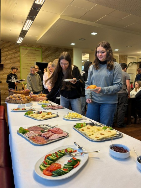 Freitag: Gemeinsames Frühstück im Refektorium