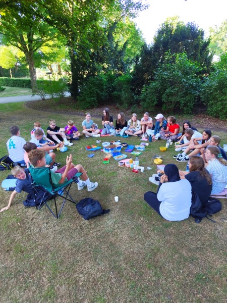 Picknick auf dem Schulhof