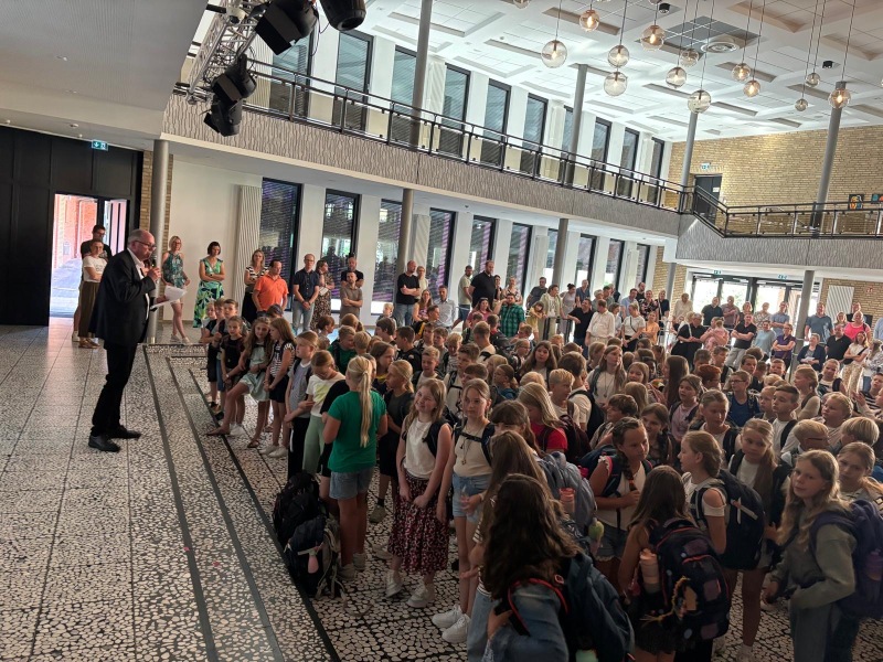 Zusammenkommen in der Aula