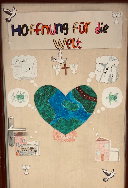Bunte und kreative Gestaltung der "Hoffnungstüren"