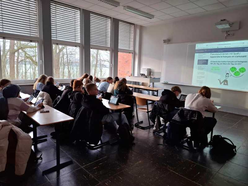 Die Schülerinnen und Schüler sind fleißig und ehrgeizig bei der Sache!