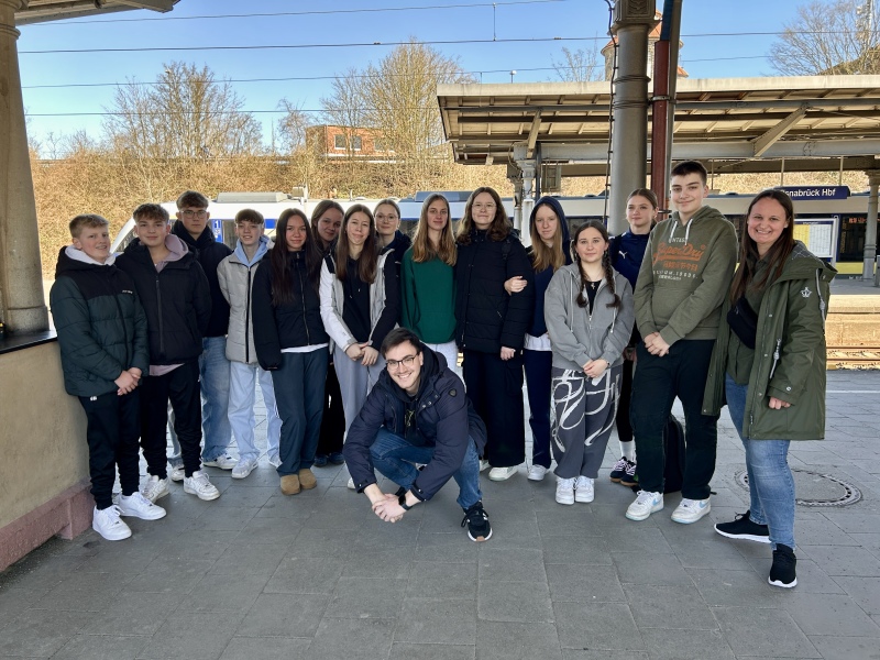Gruppenfoto am Osnabrücker Hauptbahnhof