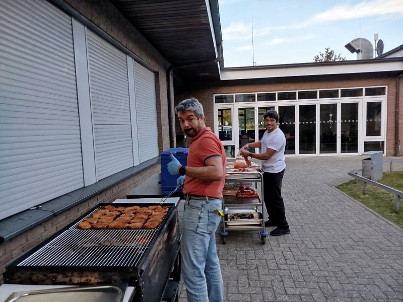 Gemeinsames Grillen (Vielen Dank an Pater Paulo und Pater Ricardo!)