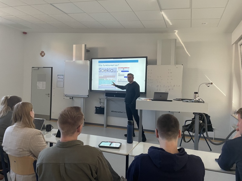 Lehrerfortbildung zum Einsatz von Künstlicher Intelligenz im Unterrichtsalltag