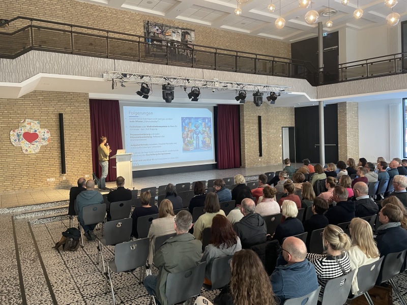 Lehrerfortbildung zum Einsatz von Künstlicher Intelligenz im Unterrichtsalltag