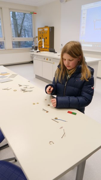 Und auch die Physik lud zum Experimentieren ein.