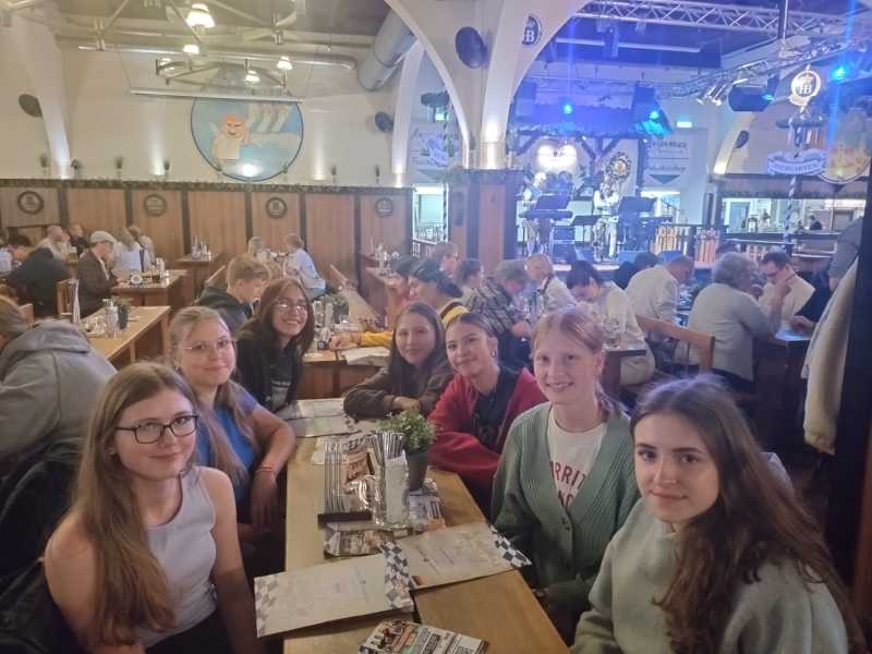 Abendessen im Hofbräuhaus II