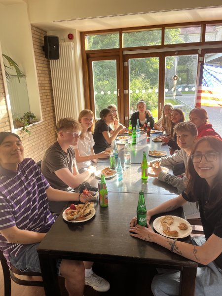 Gemeinsamer Abschluss mit Mitbringbuffet im Refektorium