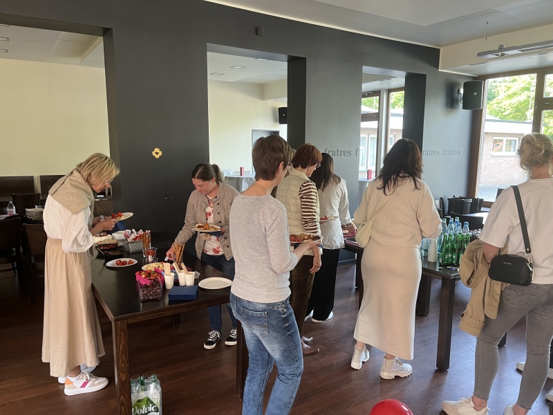 Gemeinsamer Abschluss mit Mitbringbuffet im Refektorium