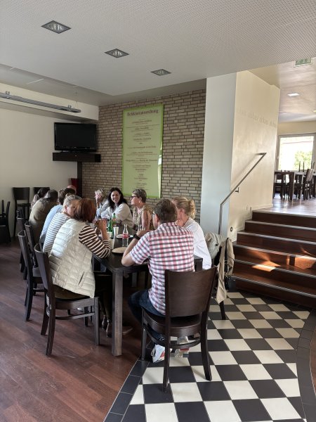 Gemeinsamer Abschluss mit Mitbringbuffet im Refektorium
