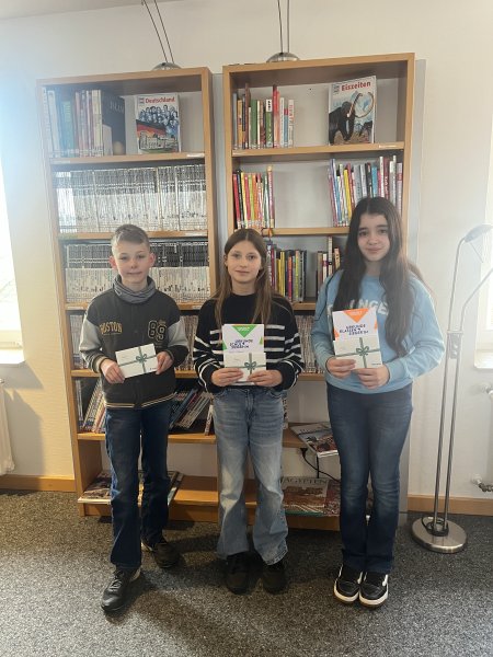 Glückwunsch zum 1.-3. Platz! Maria, Martin und Emma gewinnen einen Bücher-Gutschein