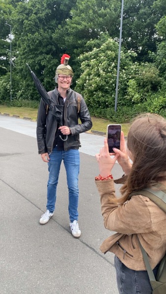 Herr Oldopp mit einem echten römischen Helm ;-)