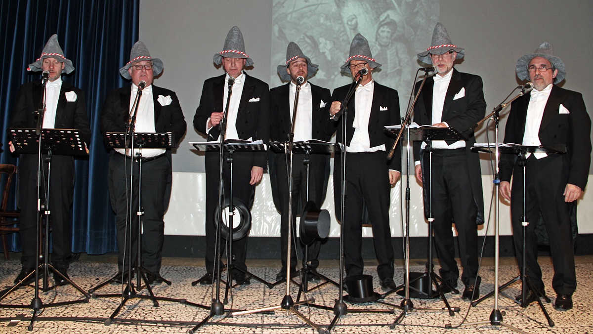 AufTakt sind: Dr. Claudius Reinke, Pater Olav Hamelijnck, Franz-Josef Hanneken, Antonius Kuiter, Benno Hüer, Manfred Heuer und Johannes Leifeld (v. links).